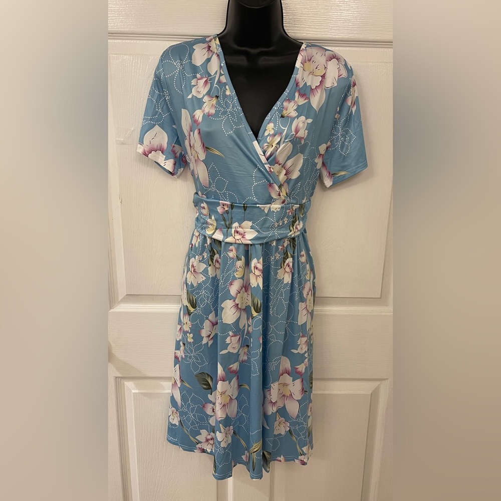 ❤️NWT Flora Midi Boutique Dress Waist Band,  V neckline Sz Large